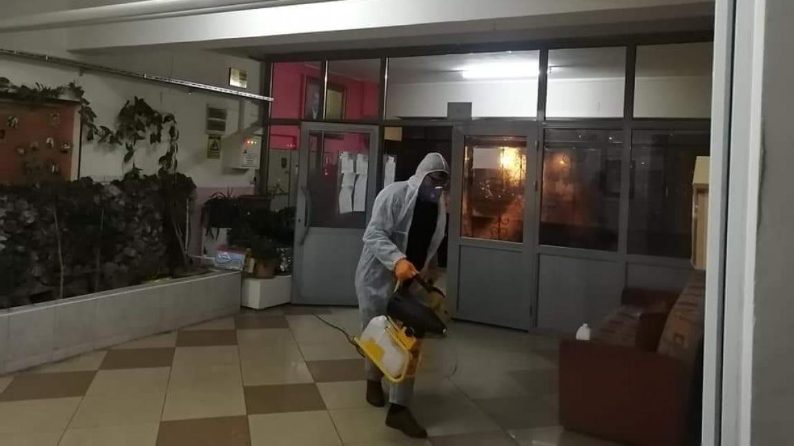 KORONAVİRÜS ve başka bulaşlara karşı Okulumuz  dezenfekte edildi 